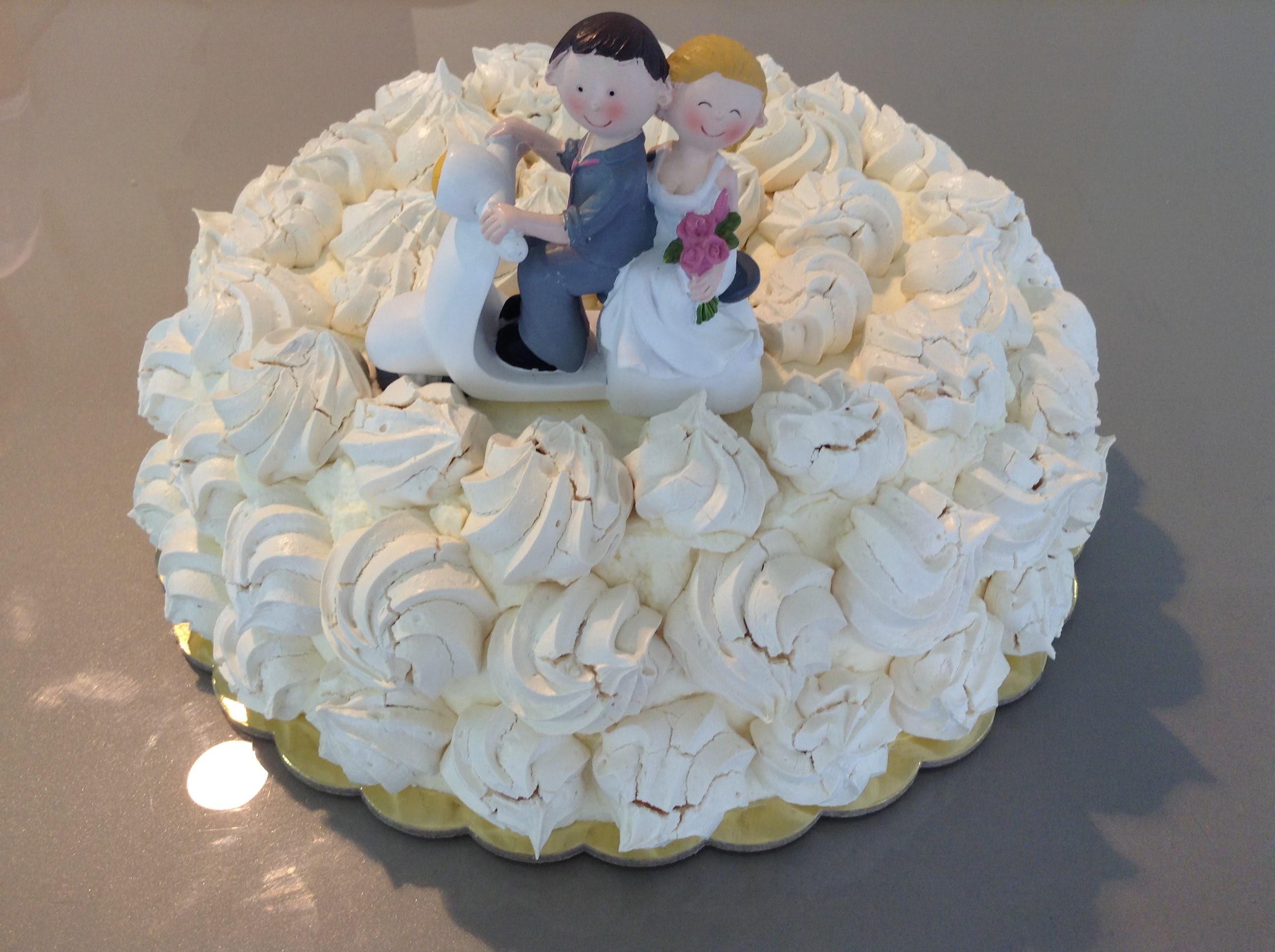 Τούρτα Γάμου - Αρραβώνα με Μπεζέδες